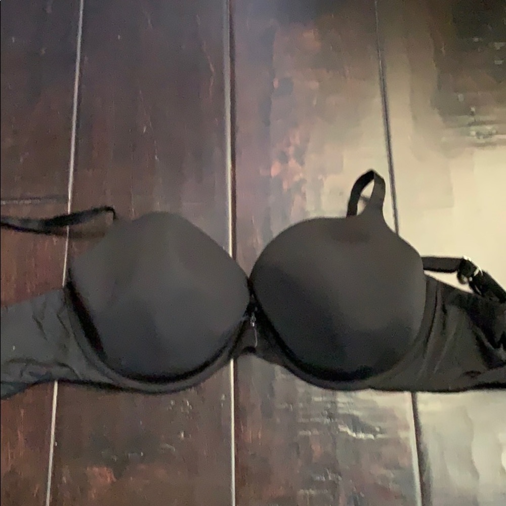 Black lined Demi Victoria Secret 32DDD BRA